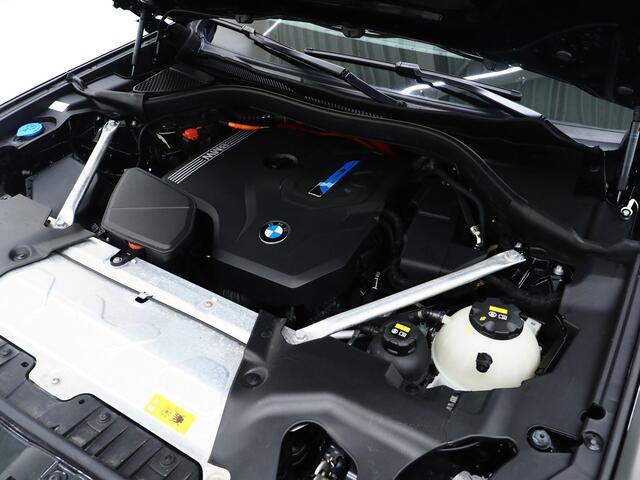BMW X3 xDrive30e LCI 292PK | Leder | Sportstoelen | Zwarte Hemel | Camera | DAB | Carplay