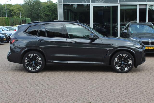 BMW X3 iX3 High Executive 80 kWh / Trekhaak / Panoramadak / 360Camera / Head-up / 20'' / Leder / Harman Kardon / Sfeerverlichting / Dodehoek / DAB / Stuur+Stoelverwarming / ACC
