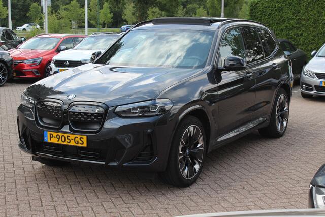 BMW X3 iX3 High Executive 80 kWh / Trekhaak / Panoramadak / 360Camera / Head-up / 20'' / Leder / Harman Kardon / Sfeerverlichting / Dodehoek / DAB / Stuur+Stoelverwarming / ACC