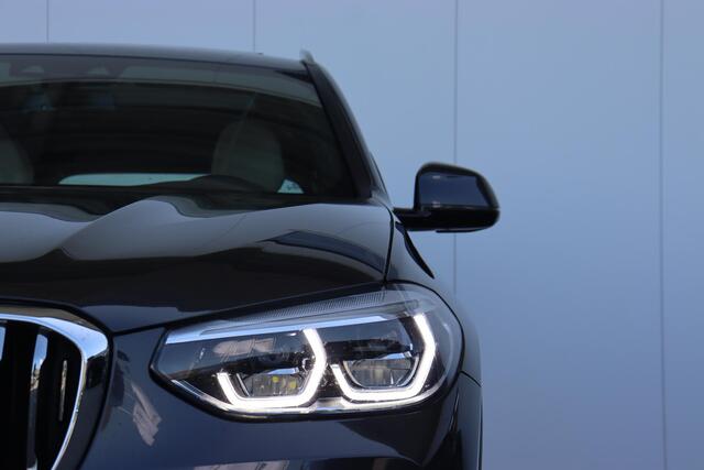 BMW X3 xDrive30e Business Edition Plus Luxury Line / 20" LMV / Panoramadak / Head Up Display / Elektrisch Verstelbare Voorstoelen incl Geheugen / Parking Pack / Individuaal Lederen bekleding / Achterbank verwarming / Stuurwielrand verwarming / Driving Assistent