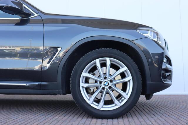 BMW X3 xDrive30e Business Edition Plus Luxury Line / 20" LMV / Panoramadak / Head Up Display / Elektrisch Verstelbare Voorstoelen incl Geheugen / Parking Pack / Individuaal Lederen bekleding / Achterbank verwarming / Stuurwielrand verwarming / Driving Assistent