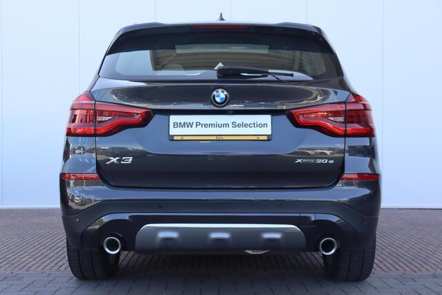 BMW X3 xDrive30e Business Edition Plus Luxury Line / 20" LMV / Panoramadak / Head Up Display / Elektrisch Verstelbare Voorstoelen incl Geheugen / Parking Pack / Individuaal Lederen bekleding / Achterbank verwarming / Stuurwielrand verwarming / Driving Assistent