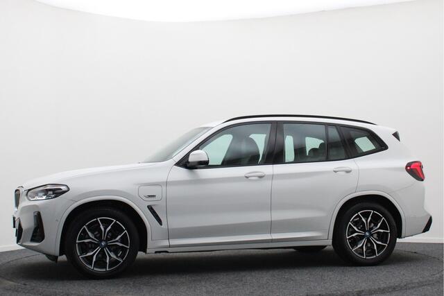 BMW X3 xDrive30e High Executive M-pakket Leer, Stoelverwarming, Camera, Cruise, Apple Carplay, LED, DAB, 19''