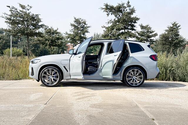 BMW X3 xDrive30e High Executive | M Sport | Glazen Panoramadak | Stoelverwarming | Trekhaak |