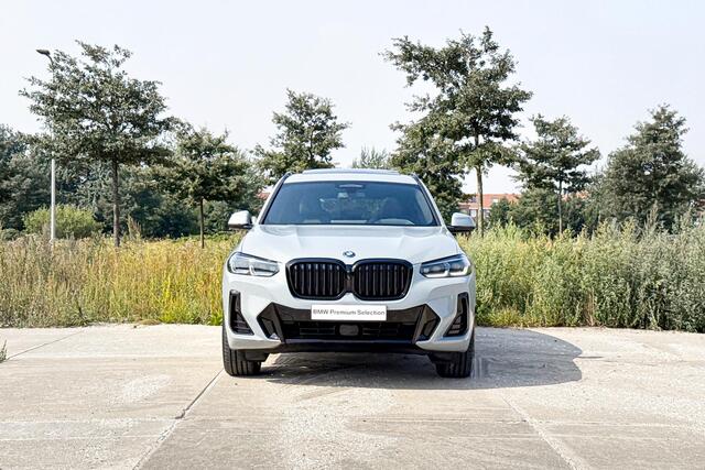 BMW X3 xDrive30e High Executive | M Sport | Glazen Panoramadak | Stoelverwarming | Trekhaak |