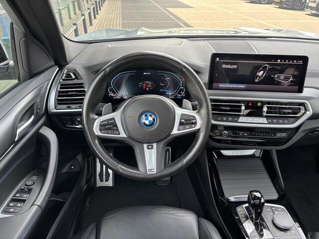 BMW X3 xDrive30e High Executive M Sport Automaat / Panoramadak / Trekhaak / Laserlight / Sportstoelen / Parking Assistant Plus / Comfort Access / Stuurverwarming