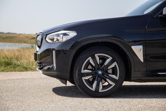 BMW X3 iX3 High Executive 80 kWh PANORAMADAK / CARPLAY / BRUIN LEER / NAVI