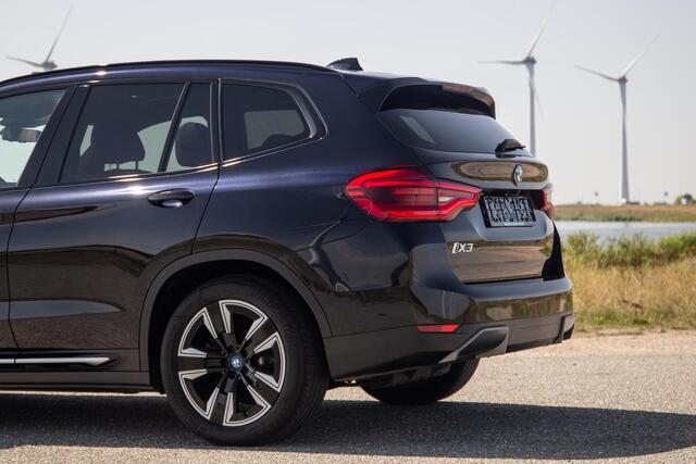 BMW X3 iX3 High Executive 80 kWh PANORAMADAK / CARPLAY / BRUIN LEER / NAVI