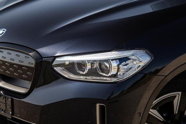 BMW X3 iX3 High Executive 80 kWh PANORAMADAK / CARPLAY / BRUIN LEER / NAVI