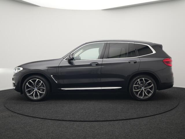 BMW X3 xDrive30e xLine Plug In Hybrid 293pk Dealer O.H PHEV | Trekhaak Af Fabriek | Head Up | Adaptive Cruise | Camera | Lederen Sportstoelen Verwarmd | Apple Carplay | Navigatie | Sfeerverlichting | Virtual | DAB |
