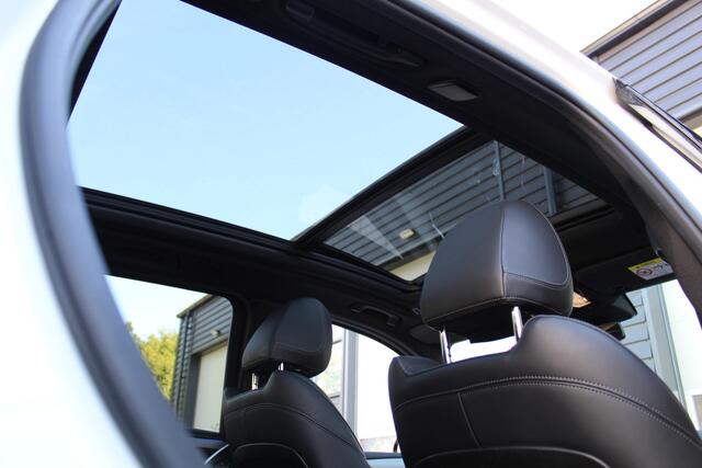 BMW X3 xDrive20i 184Pk High Executive X-Line | Panoramadak | Zwarte hemel | HUD