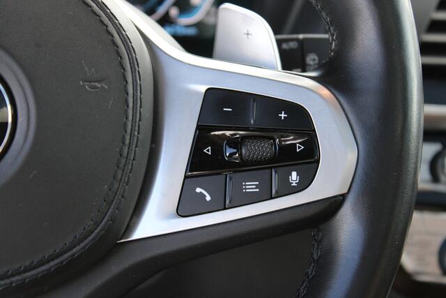 BMW X3 xDrive30e High Executive M Sport Automaat / Panoramadak / Trekhaak / Sportstoelen / Adaptieve LED / Comfort Access / Stoelverwarming / BMW Live Cockpit Professional