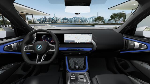 BMW X3 30e xDrive M Sport Automaat / Panoramadak / Trekhaak / Sportstoelen / Adaptieve LED / Parking Assistant Plus / Comfort Access / Stuurverwarming