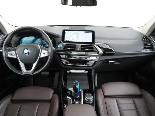 BMW X3 iX3 High Executive 80kWh Leder Adap.Cruise Apple Carplay Android Auto Navi Ecc 360°Camera Panoramaschuifdak Harman&Kardon®SurroundSound Pdc DAB Elek.Stoel+Memory HeadsUpD. Stoelverwarming Parkeer+Achteruitrij assistent Led Origineel Nederlandse Auto Zeer 