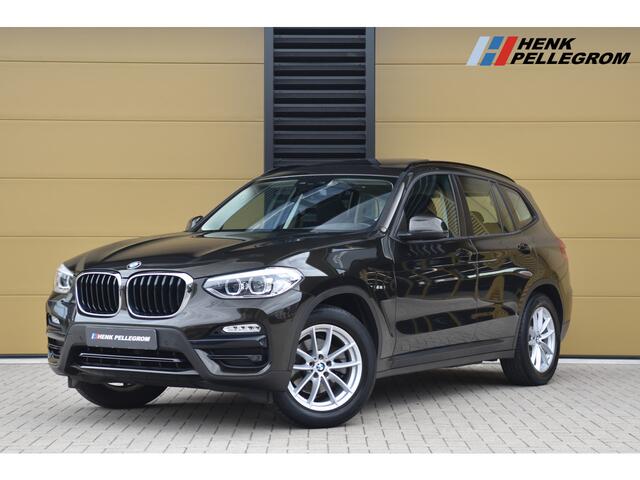 BMW X3 xDrive20i Executive * Trekhaak * Panoramadak * LED * Camera *