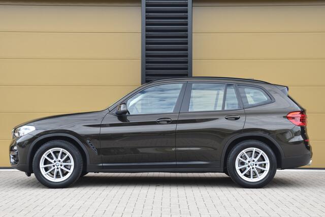 BMW X3 xDrive20i Executive * Trekhaak * Panoramadak * LED * Camera *