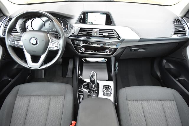 BMW X3 xDrive20i Executive * Trekhaak * Panoramadak * LED * Camera *