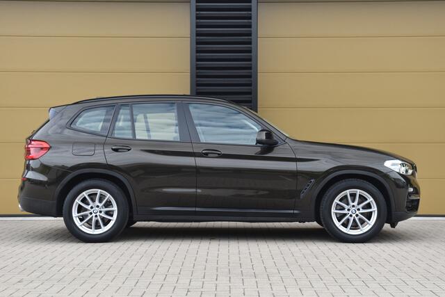 BMW X3 xDrive20i Executive * Trekhaak * Panoramadak * LED * Camera *