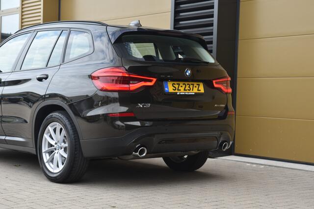 BMW X3 xDrive20i Executive * Trekhaak * Panoramadak * LED * Camera *