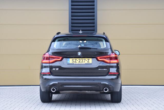 BMW X3 xDrive20i Executive * Trekhaak * Panoramadak * LED * Camera *