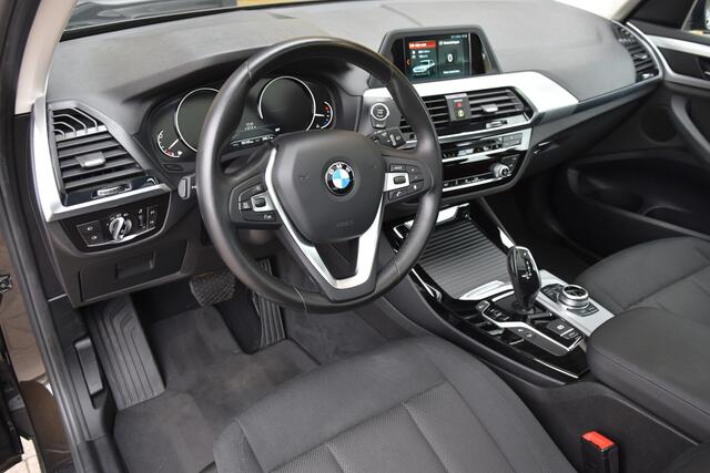 BMW X3 xDrive20i Executive * Trekhaak * Panoramadak * LED * Camera *
