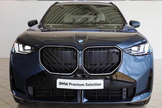BMW X3 30e xDrive M Sportpakket Pro | Professional Pack | Comfort Pack | Premium Pack | Glazen panoramadak | Driving Assistant Plus | Parking Assistant Plus