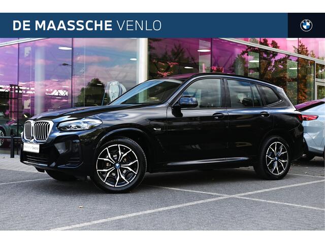 BMW X3 xDrive30e High Executive M Sport Automaat / Panoramadak / Trekhaak / Sportstoelen / Achteruitrijcamera / LED / Stoelverwarming / BMW Live Cockpit Professional