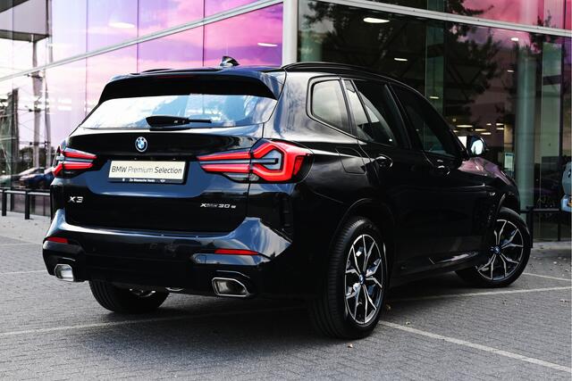 BMW X3 xDrive30e High Executive M Sport Automaat / Panoramadak / Trekhaak / Sportstoelen / Achteruitrijcamera / LED / Stoelverwarming / BMW Live Cockpit Professional