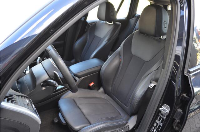 BMW X3 xDrive20i M Sport Adaptive cruise | Virtual cockpit | Elektr a.klep | Zwarte hemel | Carbon zwart | 19'' LMV