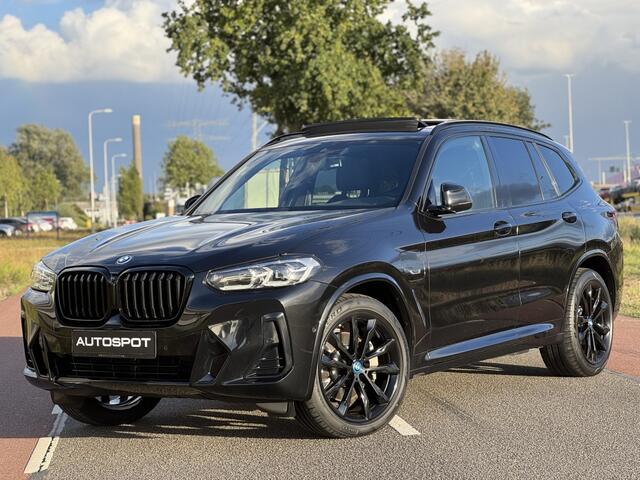 BMW X3 xDrive30e M-Sport 292 Pk Carbon Pano Camera