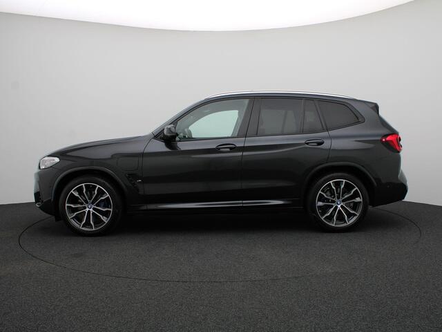 BMW X3 xDrive30e M Sportpakket | Trekhaak | Driving Assistant | Head-Up Display | Harman Kardon | 20"