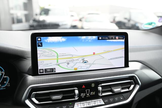 BMW X3 xDrive30e High Executive M Sport Automaat / Panoramadak / Sportstoelen / LED / Parking Assistant Plus / Stoelverwarming / Live Cockpit Professional