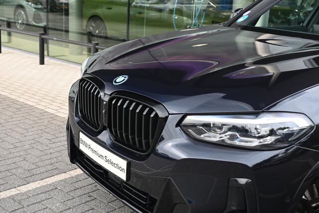 BMW X3 xDrive30e High Executive M Sport Automaat / Panoramadak / Sportstoelen / LED / Parking Assistant Plus / Stoelverwarming / Live Cockpit Professional