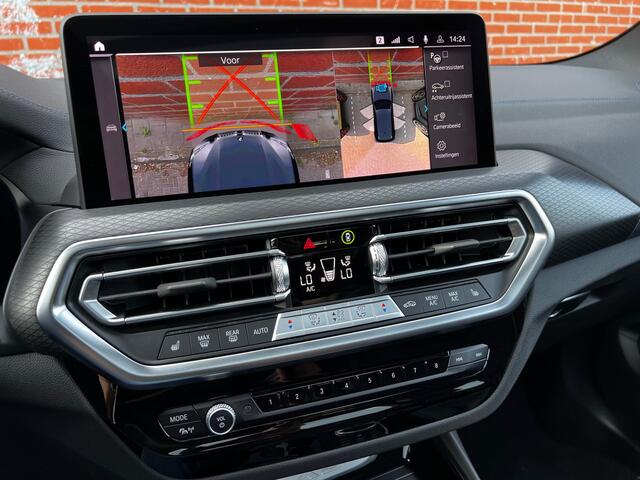 BMW X3 xDrive30e M-Sport All Black Pack Turbo 293 PK / Panodak / Head Up / Apple CarPlay / Laser Led / Leder M-Sport Int M Blauw Stiksels / Navi / 20" M-Sport Velg / NW Prijs ¤ 86512,- / 1e Eigenaar!