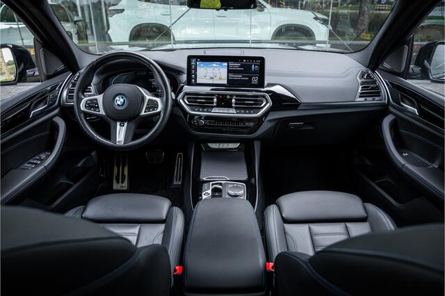 BMW X3 iX3 High Executive 80 kWh ** Panodak ** Trekhaak ** 20inch **