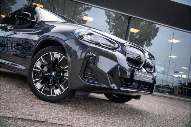 BMW X3 iX3 High Executive 80 kWh ** Panodak ** Trekhaak ** 20inch **