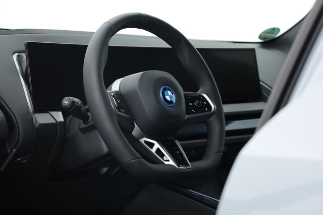 BMW X3 30e xDrive M sport | Pano | Head-up-display | 360 camera | trekhaak | stoel ventilatie | 21''