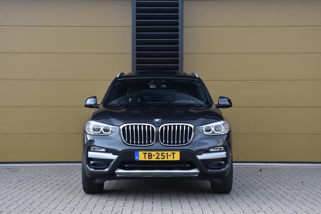 BMW X3 xDrive20i High Executive * Panoramadak * Sportstoelen met Memory * Trekhaak * Dealeronderhouden *