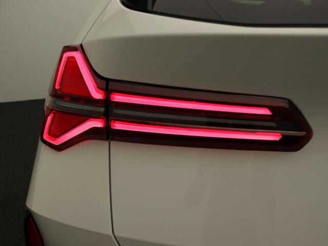 BMW X3 30e xDrive M Sportpakket Pro | Professional Pack | Premium Pack | Trekhaak | Elektrisch Verstelbare Sportstoelen | Driving Assistant Plus | Harman Kardon | 20''