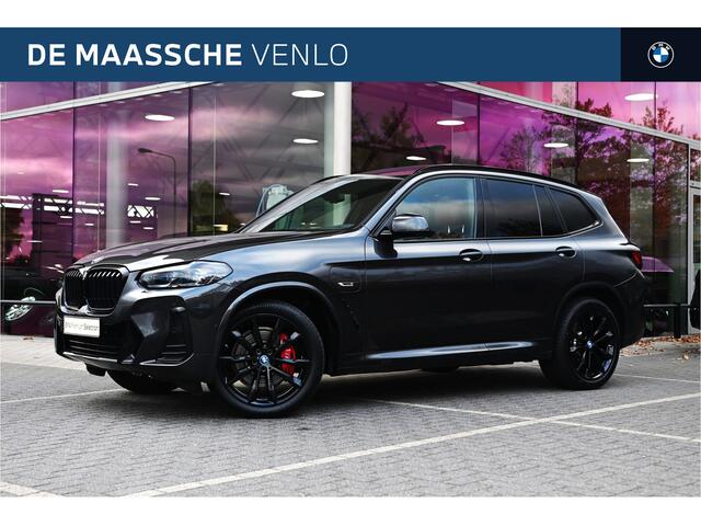 BMW X3 xDrive30e High Executive M Sport Automaat / Panoramadak / Sportstoelen / Achteruitrijcamera / Adaptief onderstel / Adaptieve LED / Head-Up / Stoelverwarming