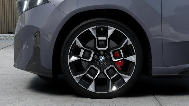 BMW X3 iX3 50 xDrive M Sport / Panoramadak / Trekhaak / Stuurverwarming / Parking Assistant Professional / Head-Up