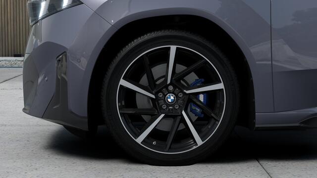 BMW X3 iX3 50 xDrive M Sport / Panoramadak / Trekhaak / Multifunctionele Stoelen / Parking Assistant Plus / Stuurverwarming