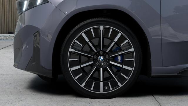 BMW X3 iX3 50 xDrive M Sport / Panoramadak / Trekhaak / Multifunctionele Stoelen / Head-Up / Parking Assistant Plus / Stuurverwarming