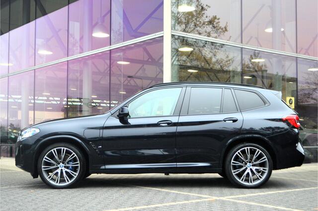 BMW X3 xDrive30e High Executive M Sport Automaat / Panoramadak / Sportstoelen / Achteruitrijcamera / Comfort Access / LED / Head-Up / Stoelverwarming / Live Cockpit professional