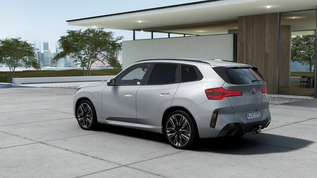 BMW X3 30e xDrive M Sport Automaat / Panoramadak / Trekhaak / Sportstoelen / Stoelventilatie / Comfort Access / Adaptieve LED / Parking Assistant Plus / Harman Kardon