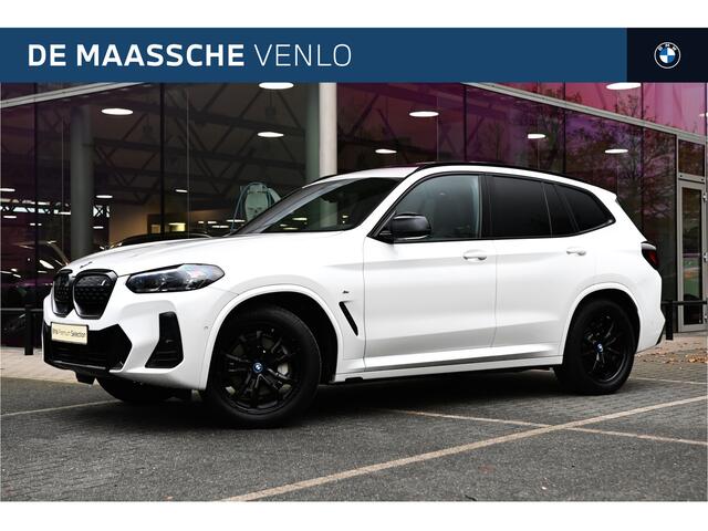 BMW X3 iX3 Executive / Trekhaak / Panoramadak / Sportstoelen / Achteruitrijcamera / Adaptieve LED / Live Cockpit Professional / Adaptief onderstel