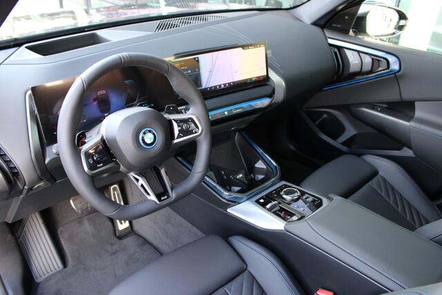 BMW X3 30e xDrive M Sport Automaat / Panoramadak / Trekhaak / Adaptieve LED / Stoelventilatie / Comfort Access / Parking Assistant Plus / Stuurverwarming