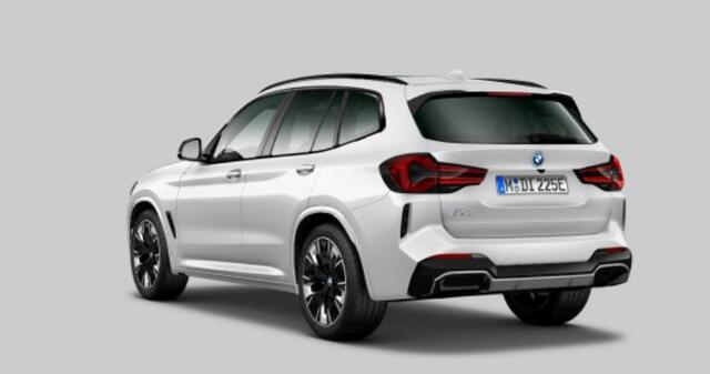 BMW X3 iX3 High Executive 80 kWh Head up - Comfort Access - Parking Assistant Plus - Driving Assistant Professional - Getinte/Geluiddempende Ruiten - Harman Kardon - Elektrisch verwarmde voorstoelen - Sportstoelen -