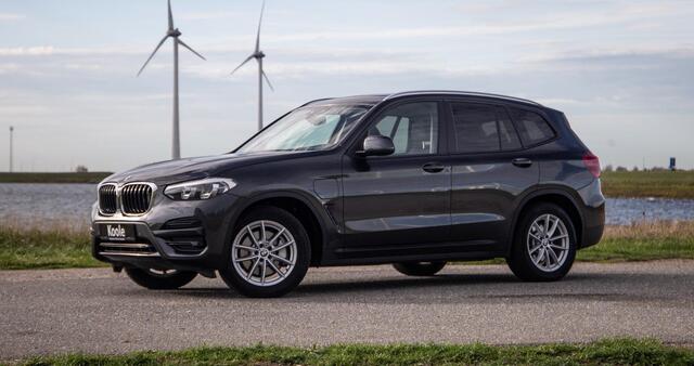 BMW X3 xDrive30e High Executive BRUIN LEER / PANORAMA DAK / AUTOMAAT / PLUG IN / CARPLAY / STOELVERWARMING