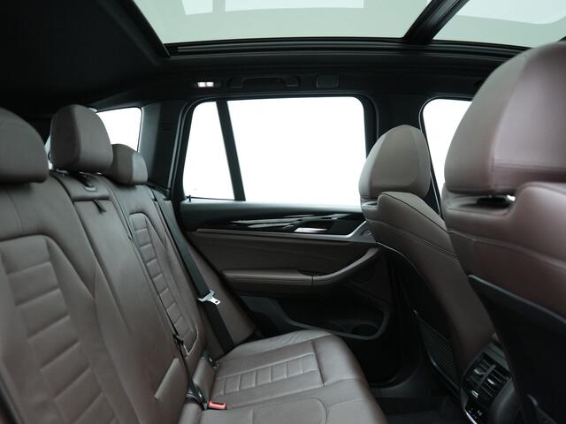 BMW X3 sDrive20i Launch Edition High Executive Dealer O.H. | Panodak | Head Up | Camera | Lederen Sportstoelen Verwarmd | Keyless | Navigatie | Cruise Control | DAB |